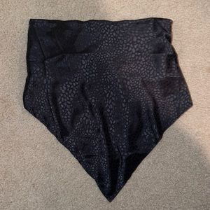 Jacquard Black Bandana Top / Medium
